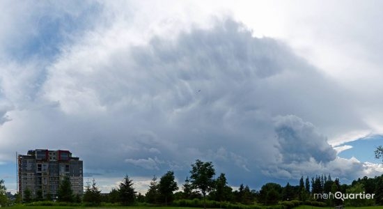 Saint-Roch (Pointe-aux-Lièvres). Mammatus sous l'enclume d'un orage, en direction ouest. 28 juin 2017.