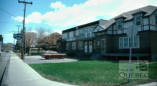 Saint-Sacrement dans les années 1970 : le motel Doyon - Jean Cazes