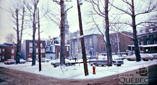 Saint-Sauveur dans les années 1970 (17) : stationnement, intersection rues Napoléon et De Mazenod - Jean Cazes