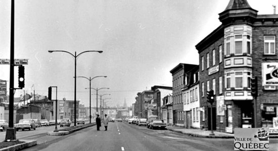 Saint-Sauveur dans le années 1960 : intersection boulevard Charest Ouest - rue Victoria - Jean Cazes
