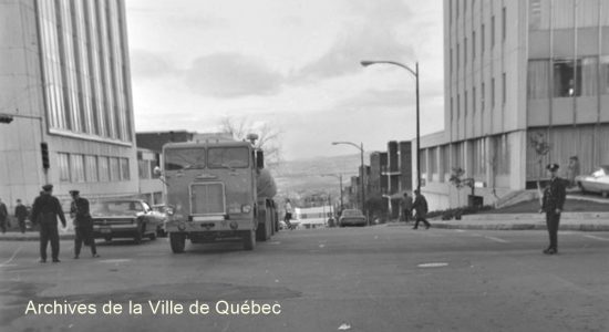 Montcalm dans les années 1960 : intersection de l’avenue Belvédère et du chemin Sainte-Foy - Jean Cazes