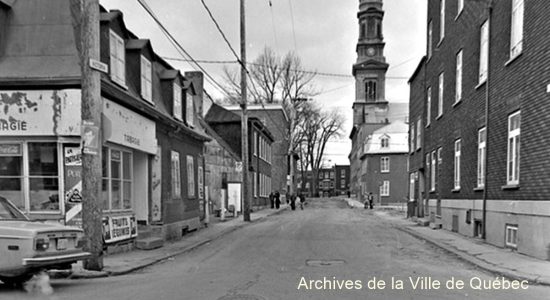 Saint-Sauveur dans les années 1970 : intersection des rues Victoria et Bagot - Jean Cazes